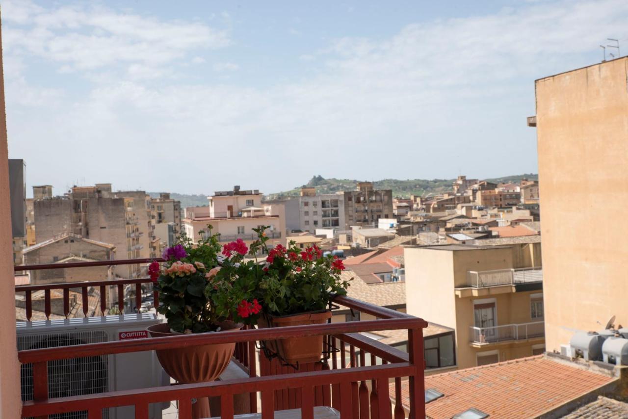 CanicattìCome A Casa Panoramico E Centralissimoアパートメント エクステリア 写真